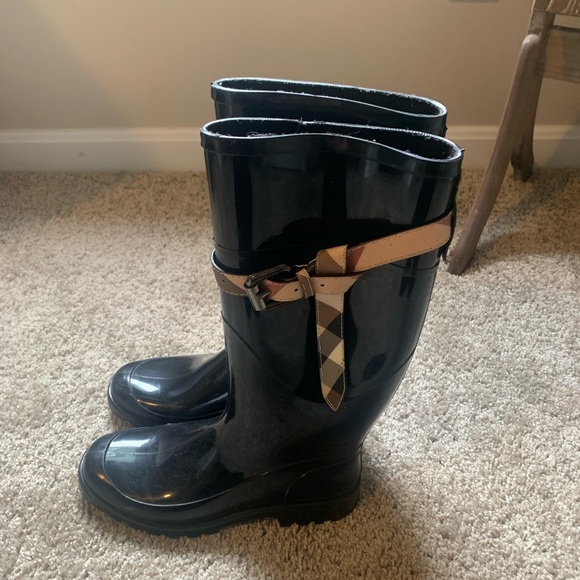 Authentic Kenyon belted Burberry rain boots - Picture 1 of 9